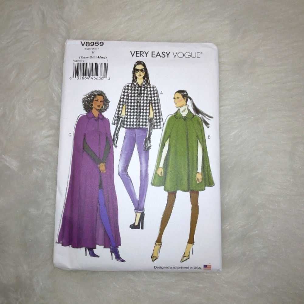 VOGUE V8959 Sz XS-M Very Easy Vogue Misses' Round Collar Capes